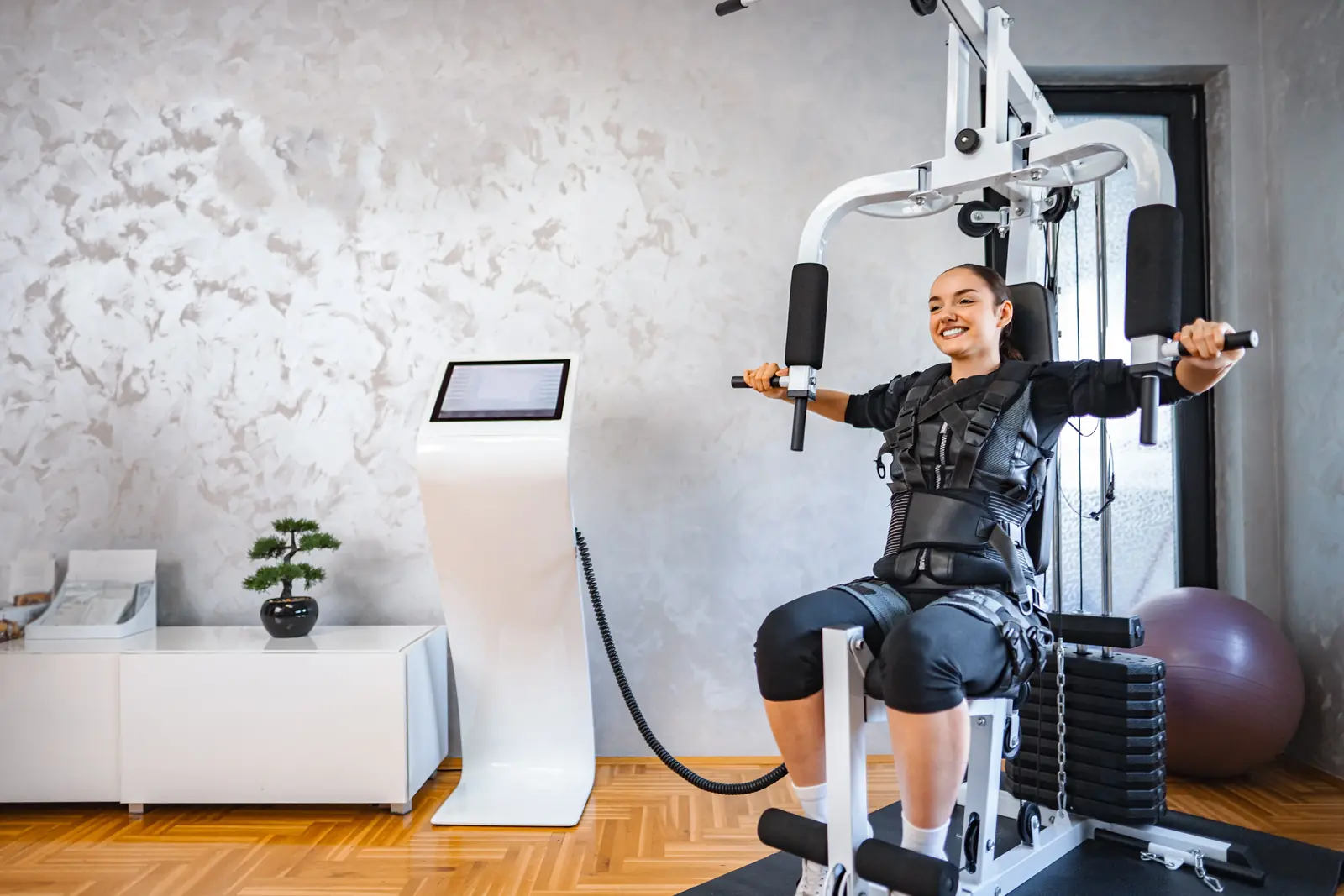 EMS muscle building and toning therapy
