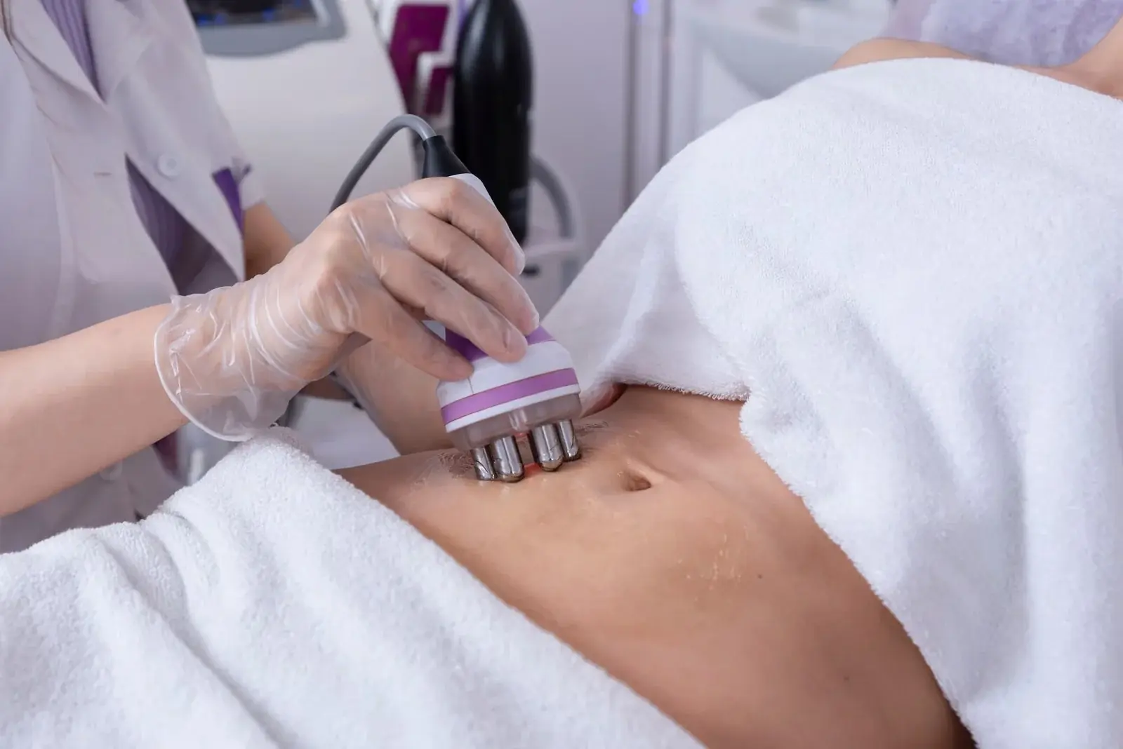 First-time laser lipolysis trial at Aevum Health